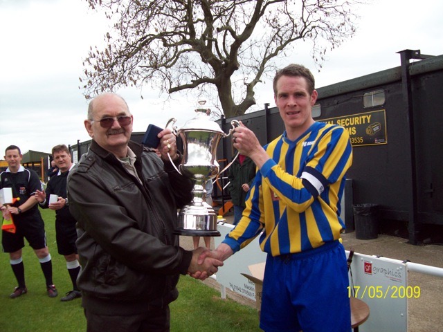 League President Derek Overton presents the Ian Gorman Memorial Trophy to Mandale captain Gary Bowe on Sunday 17 May 2009.